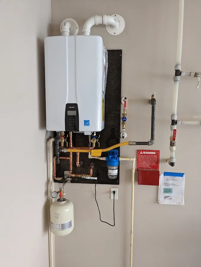 Professional plumber installing copper piping in a East Renton Highlands home