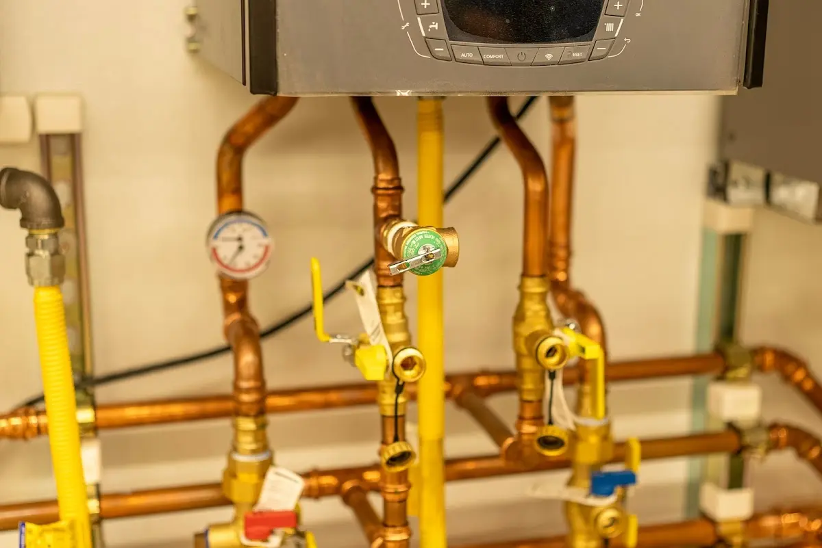 Licensed technician providing Pipe Repair for a homeowner in East Renton Highlands